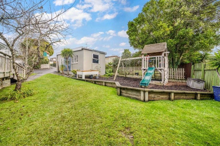 Photo of property in 32 Harford Place, Pakuranga Heights, Auckland, 2010