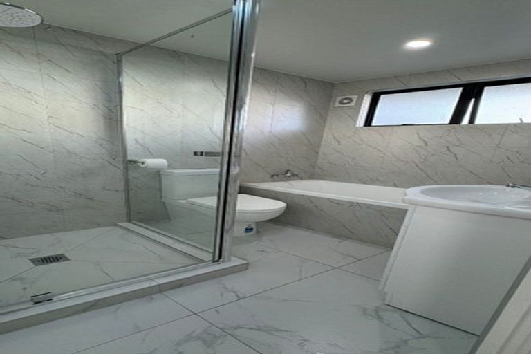 Photo of property in 37b Wade River Road, Stanmore Bay, Whangaparaoa, 0932