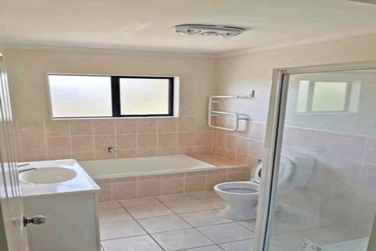 Photo of property in 19 Shah Place, Glen Eden, Auckland, 0602