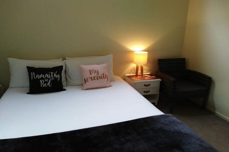 Photo of property in 16 Mckerrow Place, Sunshine Bay, Queenstown, 9300