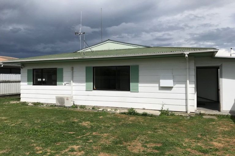 Photo of property in 42 Monckton Street, Feilding, 4702