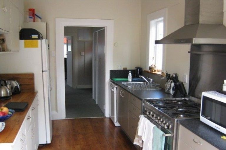 Photo of property in 24 Rolleston Street, Mount Cook, Wellington, 6021