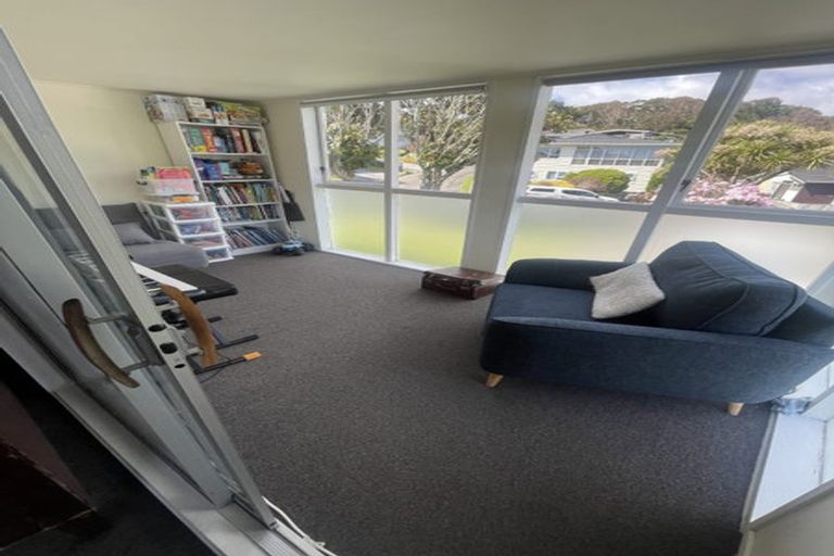 Photo of property in 15 Burdendale Grove, Churton Park, Wellington, 6037