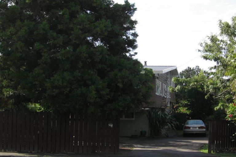 Photo of property in 195 Hobsonville Road, Hobsonville, Auckland, 0618