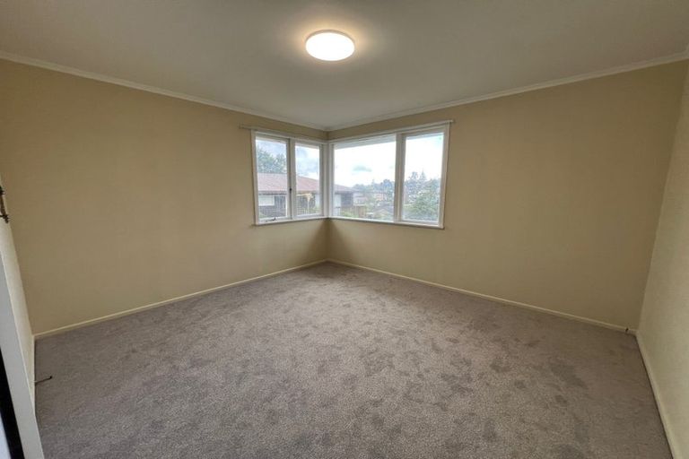 Photo of property in 73 Totaravale Drive, Totara Vale, Auckland, 0629