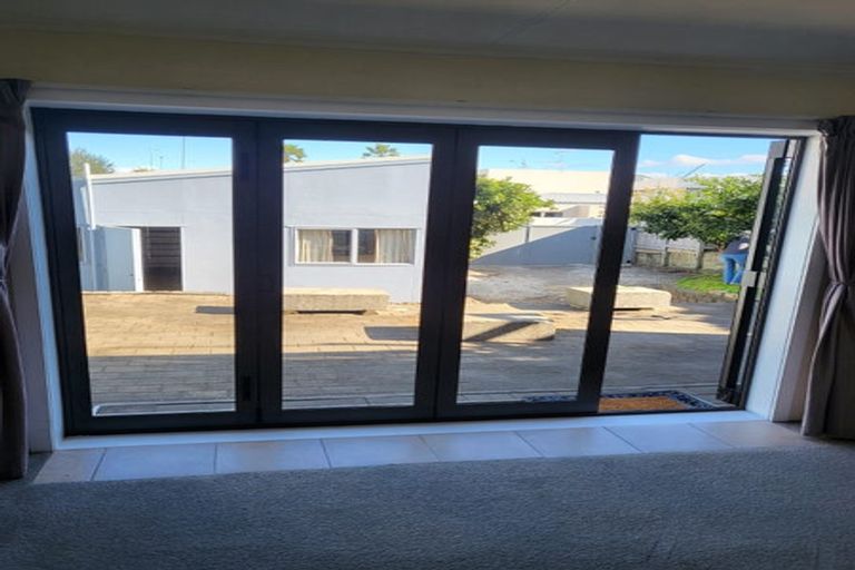Photo of property in 18 Pitau Road, Mount Maunganui, 3116