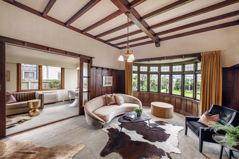 Photo of property in 224 Queens Drive, Lyall Bay, Wellington, 6022