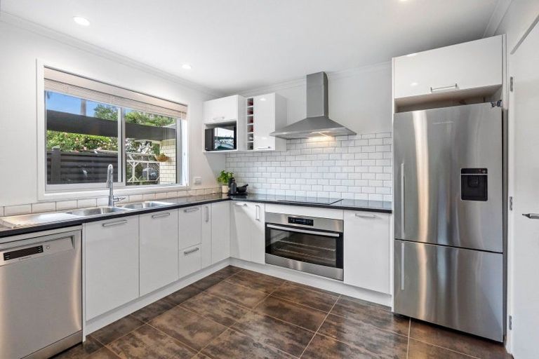 Photo of property in 25 Waitemata Drive, One Tree Point, 0118