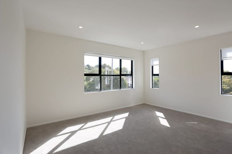 Photo of property in 46 Topliss Drive, Northcross, Auckland, 0632