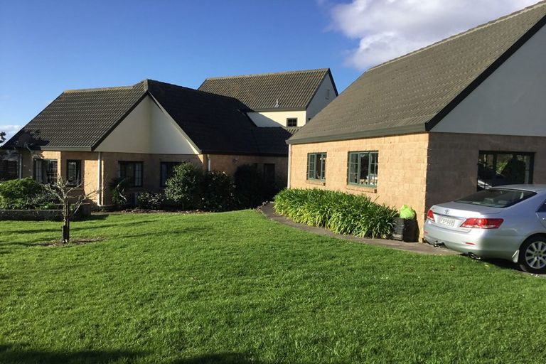 Photo of property in 915 Old North Road, Waimauku, 0882