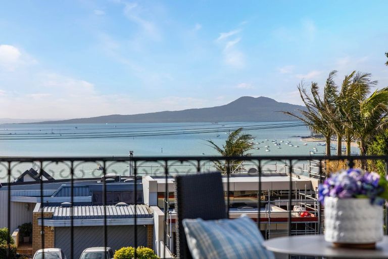 Photo of property in 24 Takutai Avenue, Bucklands Beach, Auckland, 2012