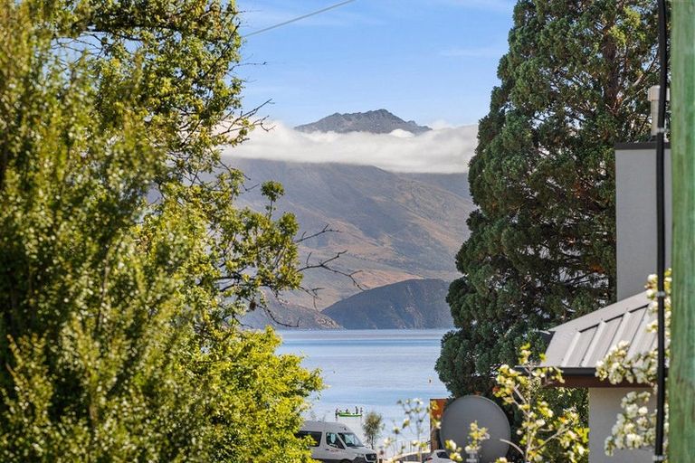 Photo of property in 5 Jessies Crescent, Wanaka, 9305