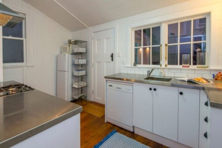 Photo of property in 3 Aorangi Terrace, Thorndon, Wellington, 6011