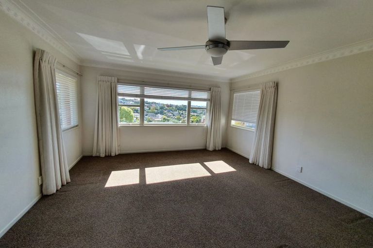 Photo of property in 19 Shanaway Rise, Hillcrest, Auckland, 0627