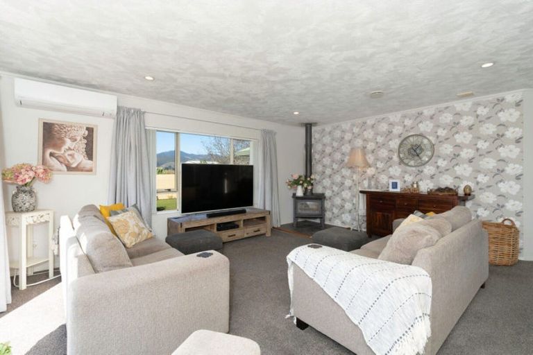 Photo of property in 9 Garth Road, Levin, 5571