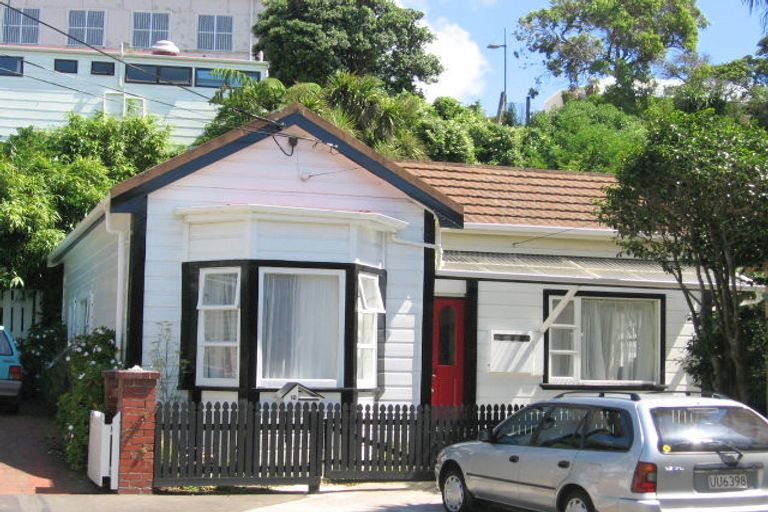 Photo of property in 12 Tainui Terrace, Mount Cook, Wellington, 6021