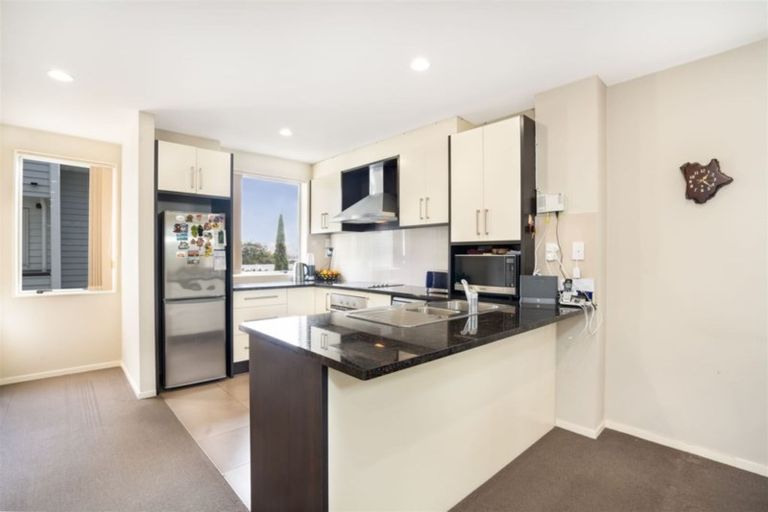 Photo of property in 6/6 Islington Avenue, New Lynn, Auckland, 0600