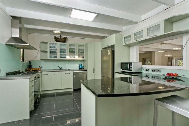 Photo of property in 8 Longwood Place, Forrest Hill, Auckland, 0620