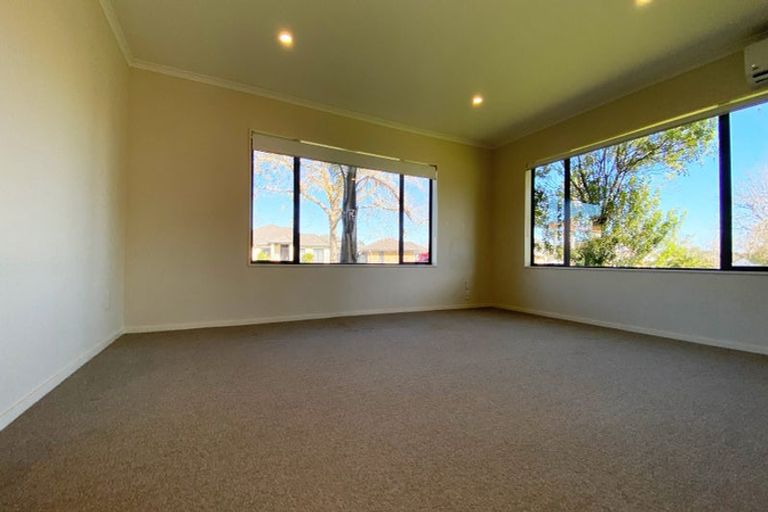 Photo of property in 1 Nephin Place, East Tamaki Heights, Auckland, 2016