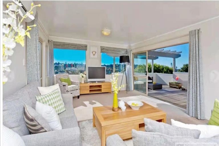 Photo of property in 17 Hollyhock Place, Browns Bay, Auckland, 0630