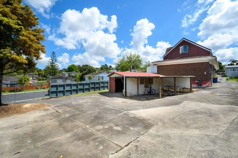 Photo of property in 8 Helleur Road, Massey, Auckland, 0614