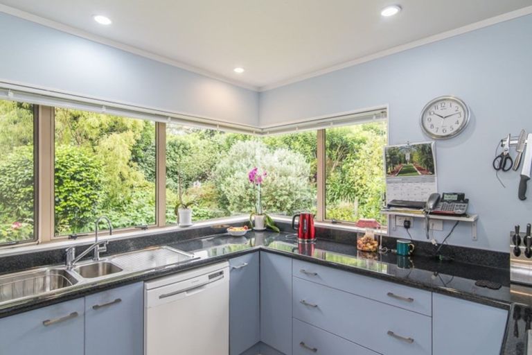 Photo of property in 4 Kaikomako Road, Waikanae, 5036