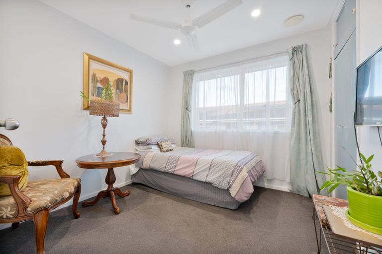 Photo of property in 12 Helena Street, Massey, Auckland, 0614