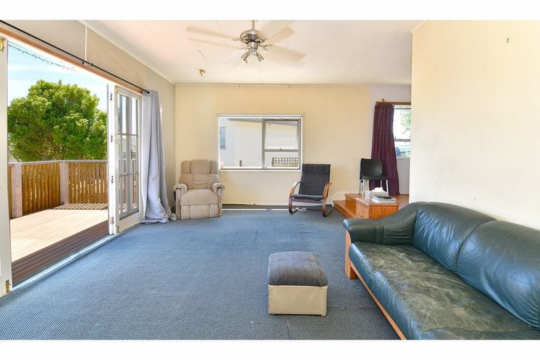Photo of property in 11 Merida Place, Unsworth Heights, Auckland, 0632
