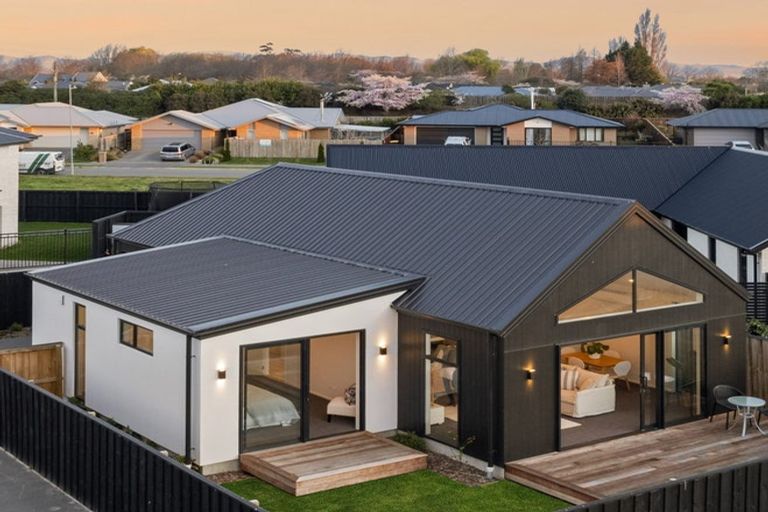 Photo of property in 1/1 Hebe Lane, Northwood, Christchurch, 8051