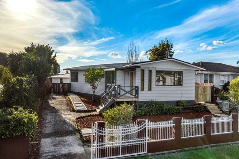 Photo of property in 4 Burlington Place, Manurewa, Auckland, 2102