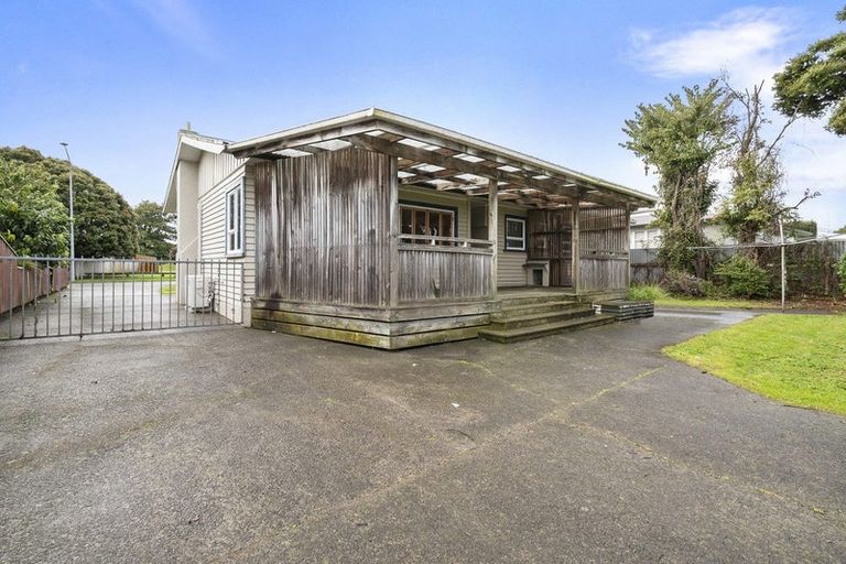Photo of property in 22 Waterloo Crescent, Hokowhitu, Palmerston North, 4410