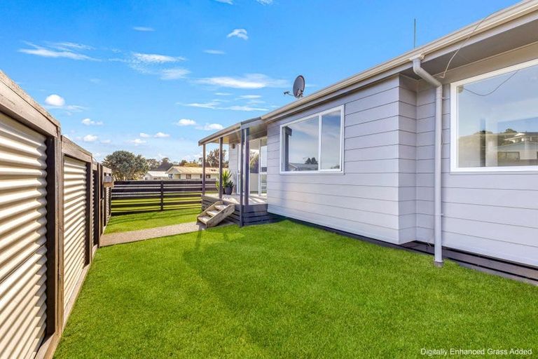 Photo of property in 1/58 Riversdale Drive, Merrilands, New Plymouth, 4312
