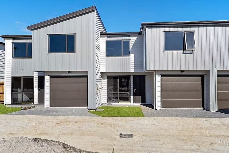 Photo of property in 8e Kent Road, Manurewa, Auckland, 2102