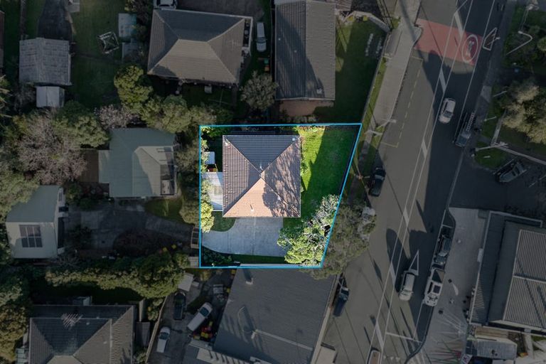 Photo of property in 1/965 Beach Road, Torbay, Auckland, 0630