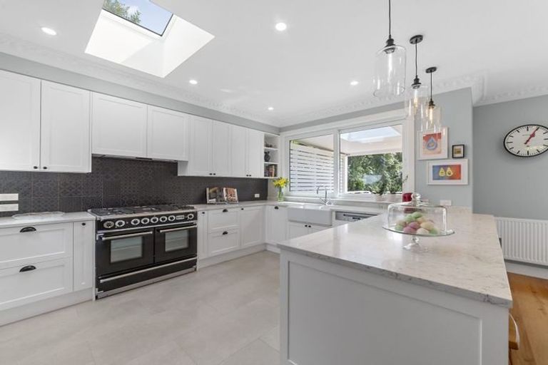 Photo of property in 16 Tisdall Street, Karori, Wellington, 6012