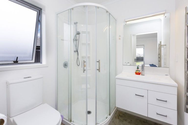 Photo of property in 14 Passchendaele Grove, Trentham, Upper Hutt, 5018