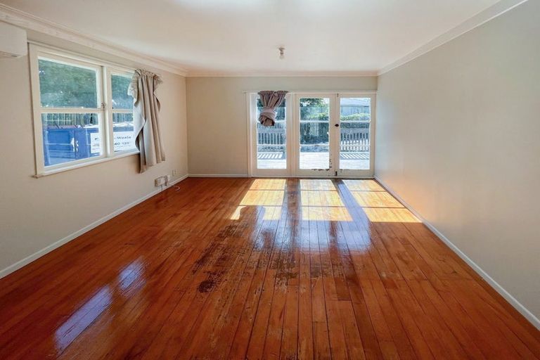 Photo of property in 15 Surrey Street, Manurewa, Auckland, 2102