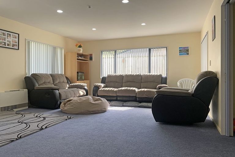 Photo of property in 33 Amesbury Drive, Churton Park, Wellington, 6037