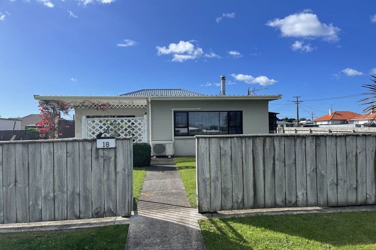 Photo of property in 18 Seymour Street, Waitara, 4320