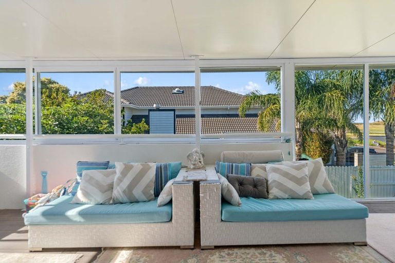 Photo of property in 2 Seychelles Drive, Papamoa Beach, Papamoa, 3118