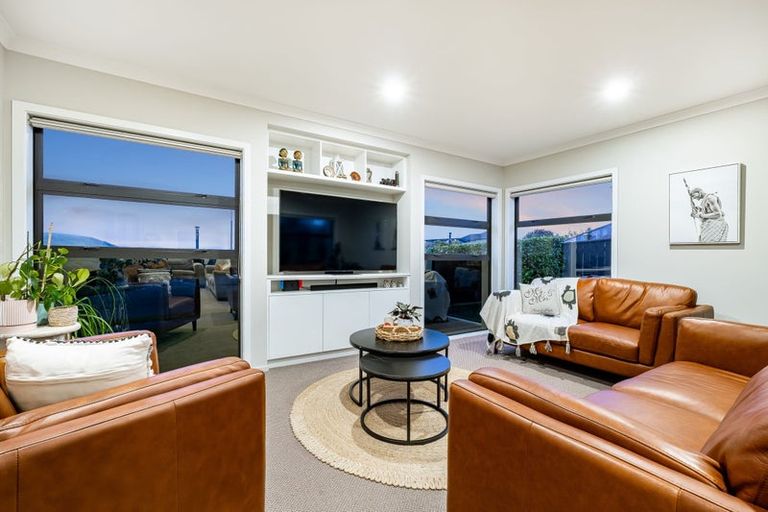 Photo of property in 21 Nelson Avenue, Aotea, Porirua, 5024