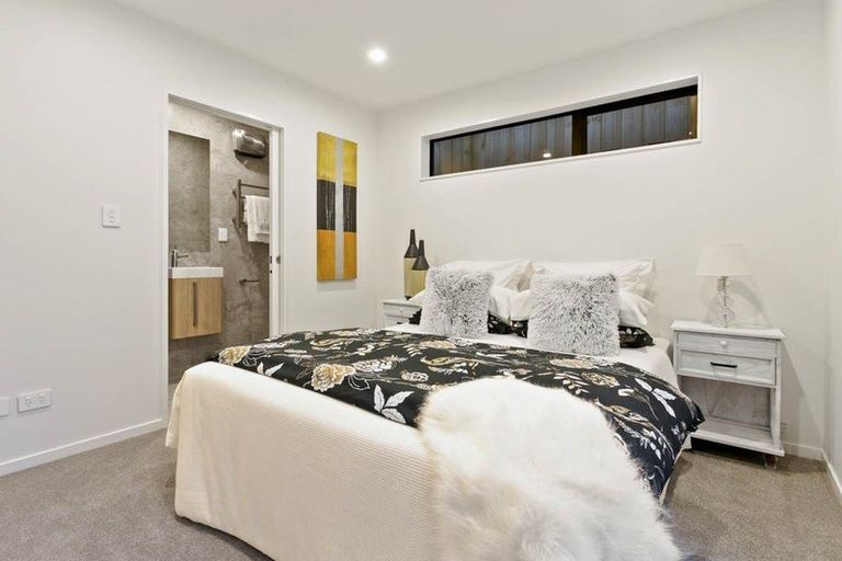 Photo of property in 1d Valron Road, Te Atatu South, Auckland, 0602