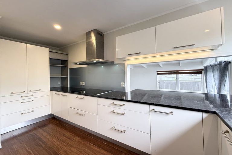 Photo of property in 10 Castleton Street, Birkdale, Auckland, 0626