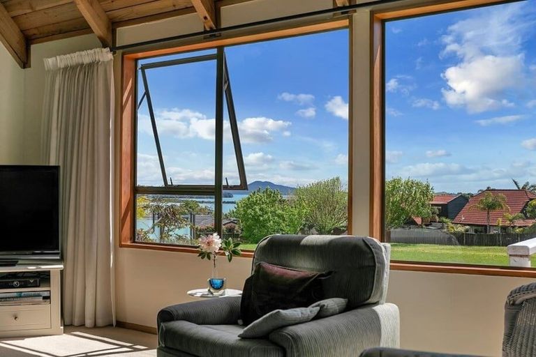 Photo of property in 2/13 Nimrod Place, Half Moon Bay, Auckland, 2012