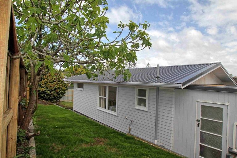 Photo of property in 1/3 Flaxdale Street, Birkdale, Auckland, 0626