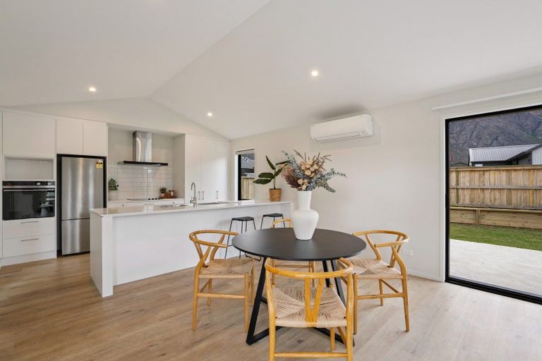 Photo of property in 45 Cheviot Street, Jacks Point, 9371