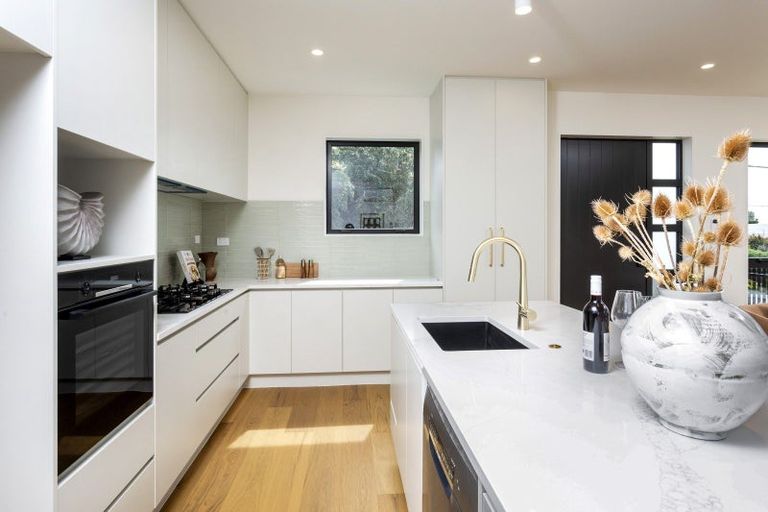 Photo of property in 10a Agathis Avenue, Mairangi Bay, Auckland, 0630