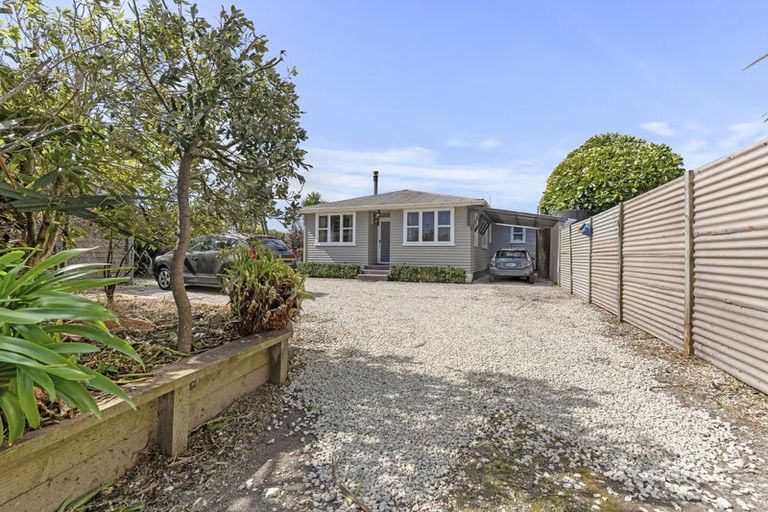 Photo of property in 71 Mountain Road, Sentry Hill, New Plymouth, 4373