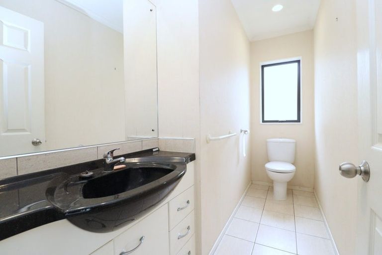 Photo of property in 15 Erne Crescent, East Tamaki, Auckland, 2016