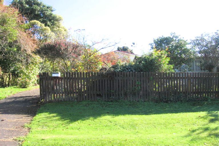 Photo of property in 110 Roberts Road, Te Atatu South, Auckland, 0610